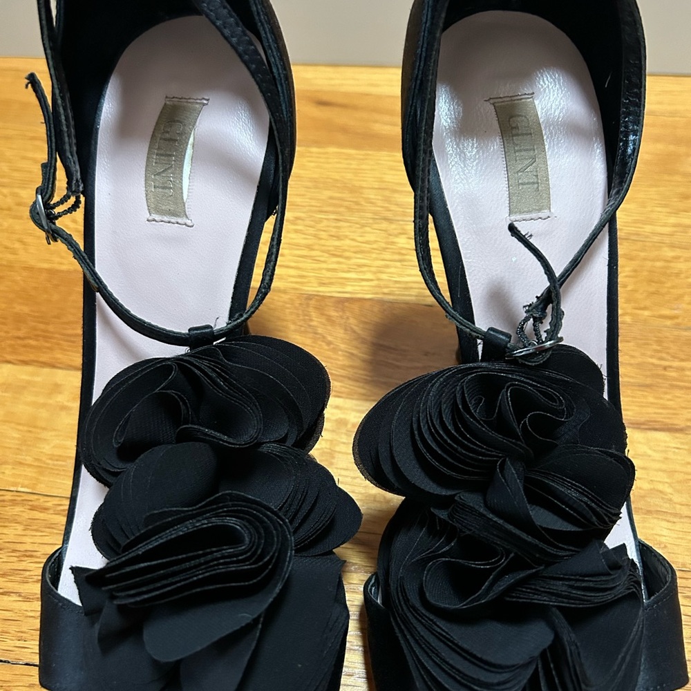 Glint Black Floral Accent Women's Heels